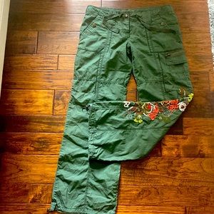 Super FUN cargo style pants. Light and comfortable!